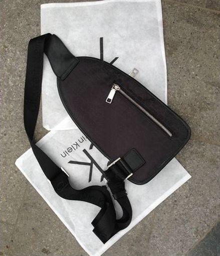 Сумка Calvin Klein через плечо S14 Сумка Calvin Klein через плечо S14